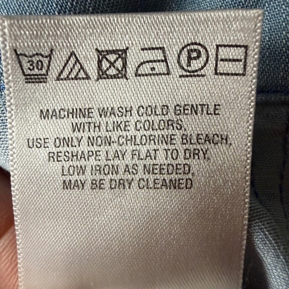 Holding Horses Anthropologie Blue Chambray Sleeveless Lace Back Button Top Sz 2 - Picture 8 of 9